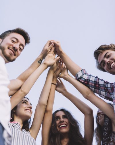 group-friends-clapping-hands